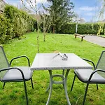 Cozy With Garden Ferienhaus *