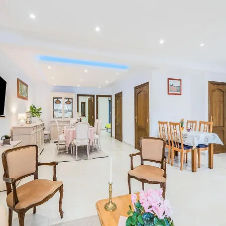 Feriehus Cozy With Garden