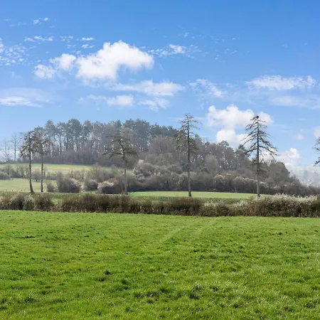 Charming In With Fenced Garden *