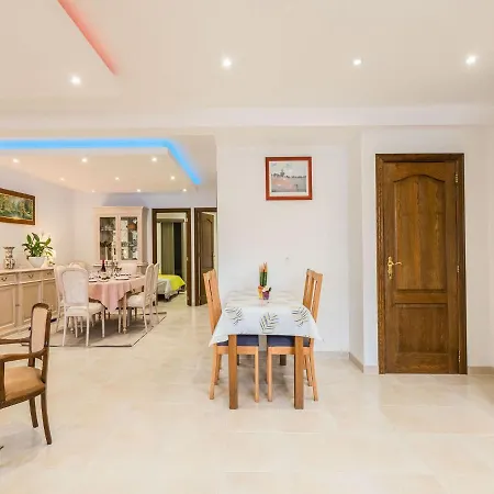 Ferienhaus Cozy With Garden *