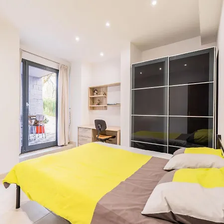 Holiday home Charming In With Fenced Garden